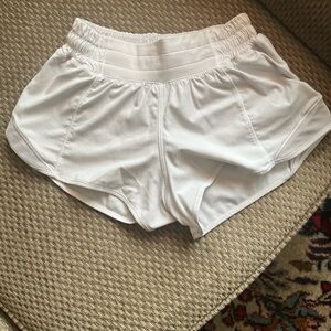 Lululemon Hotty Hots 2.5 inch - low rise shorts - size 0